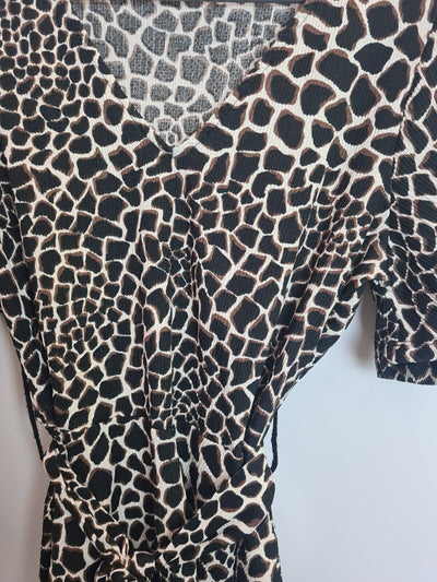 Womens Animal Print Tie Waist Top. Size 12 **** V385