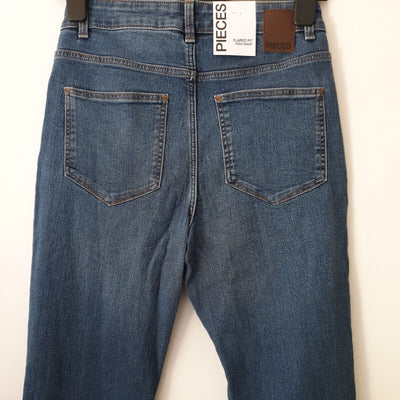 Pieces Flared Fit High Waist Jeans. Size Large ****Ref V341