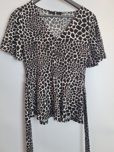 Womens Animal Print Tie Waist Top. Size 12 **** V385