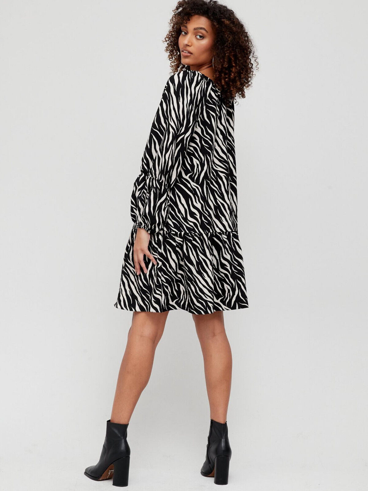 Zebra Print Tiered Sleeve Swing Dress Size 10 **** V449