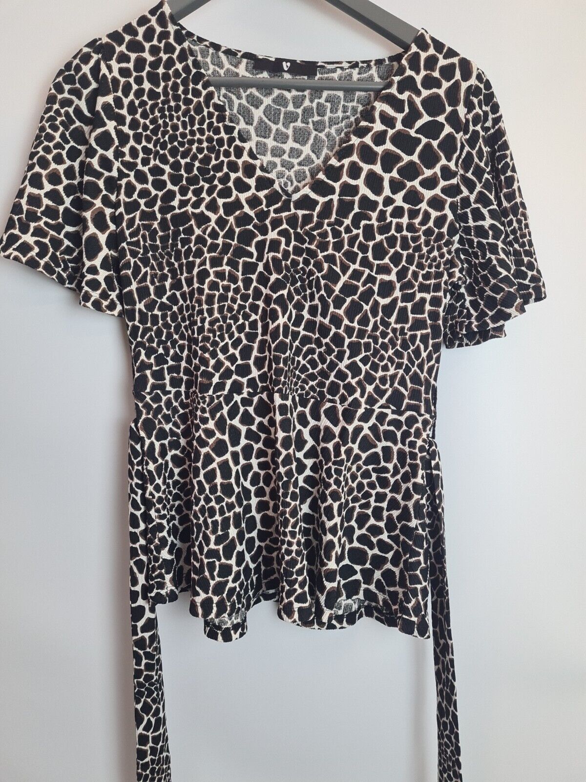 Womens Animal Print Tie Waist Top. Size 12 **** V390