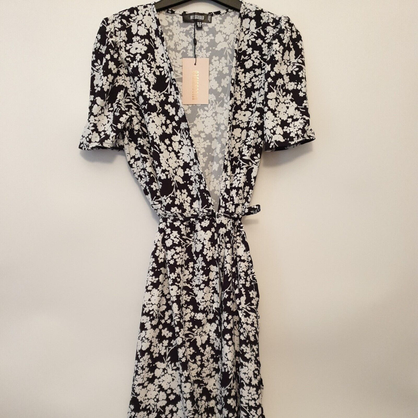 Missguided Black/White Wrap floral Dress Uk10****Ref V250