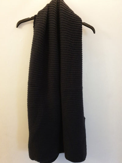 Rid Knitted Scarf- Navy. One Size