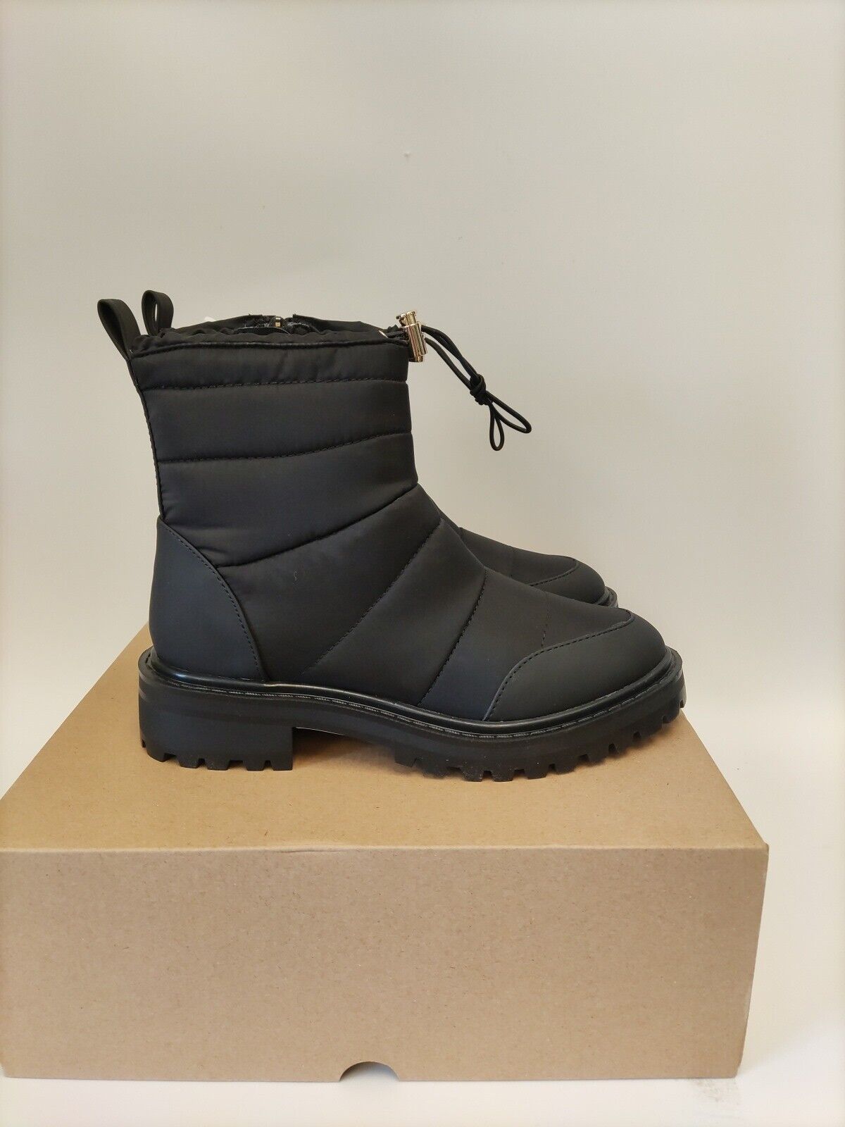 Womens Padded Snow Boots. Black. UK 4. (RYLNW) ****VS3