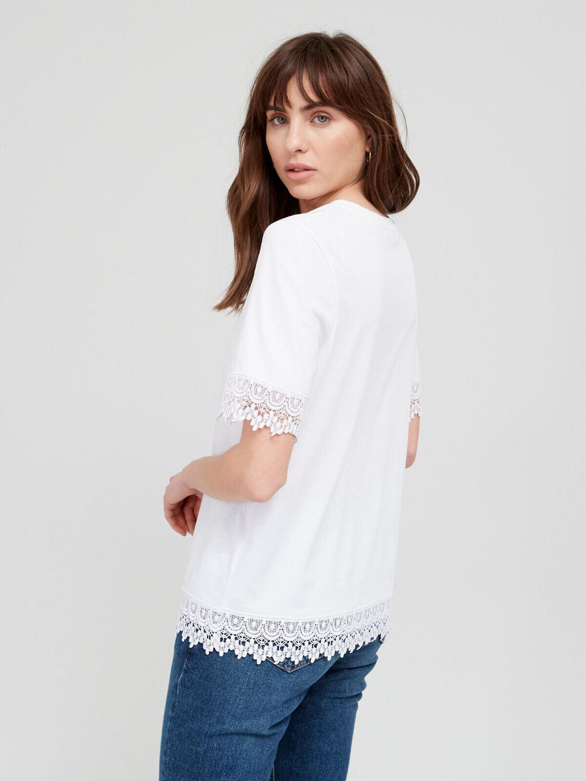 Womens Crochet Trim T-shirt - White. UK 12. ****V59