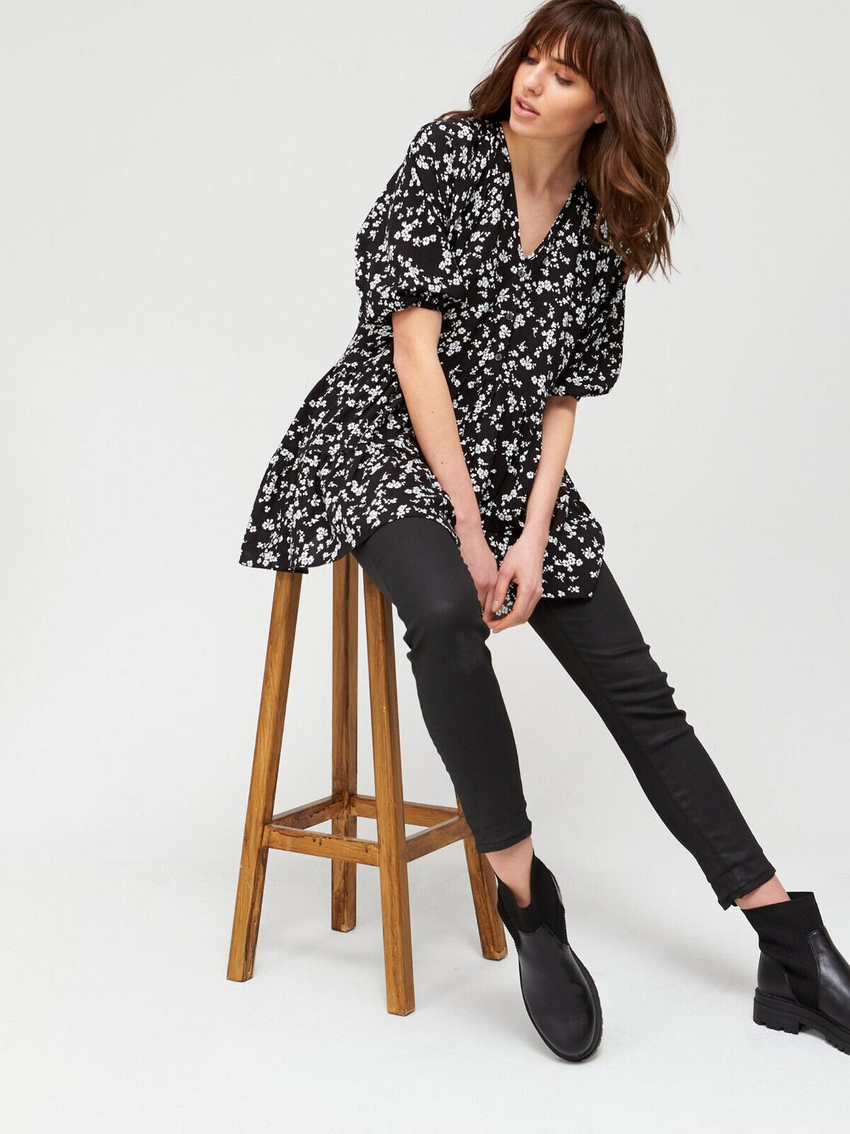 Tiered Printed Longline Shirt - Floral Print Black. UK 14. ****V373