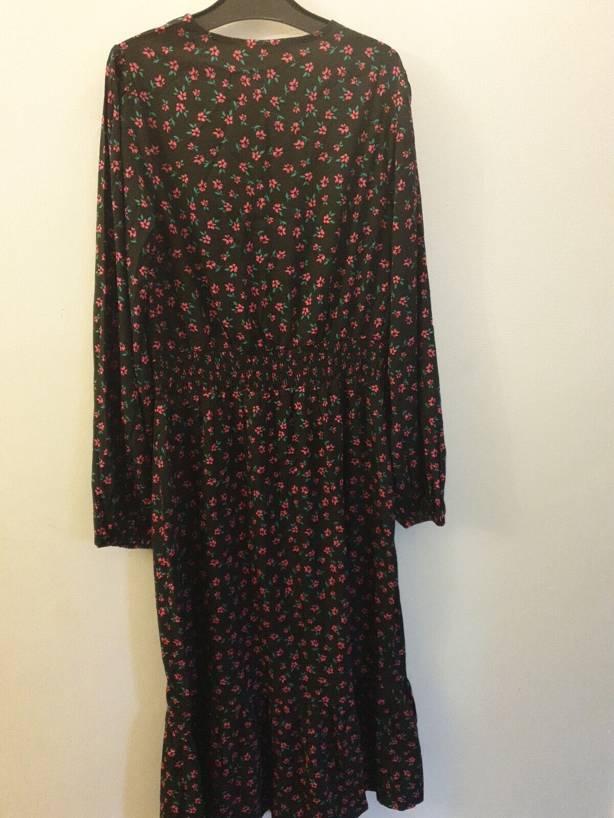 Quiz Ditsy Floral Midi Dress- Black/Pink. UK 10