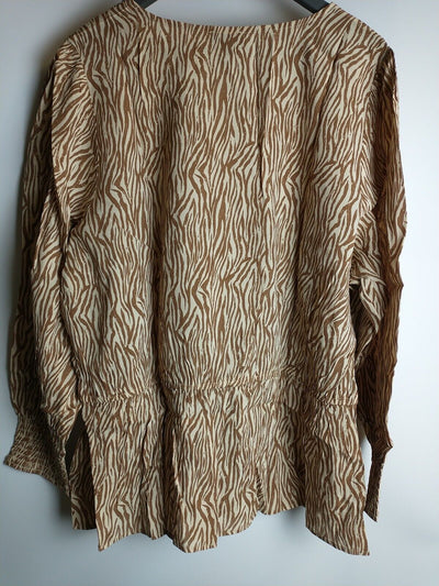 River Island Plus Brown Animal Print Wrap Peplum Top Size 24 **** V249