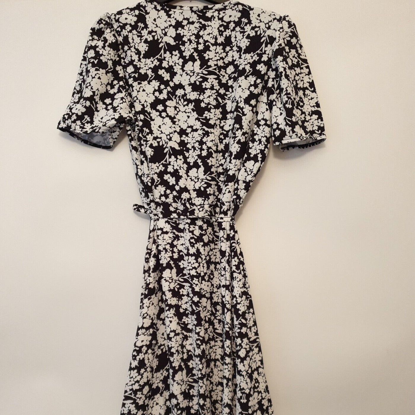 Missguided Black/White Wrap floral Dress Uk10****Ref V67