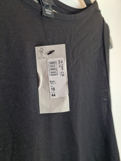 River Island Plus Black Asymmetric T-Shirt Size 18 **** V227