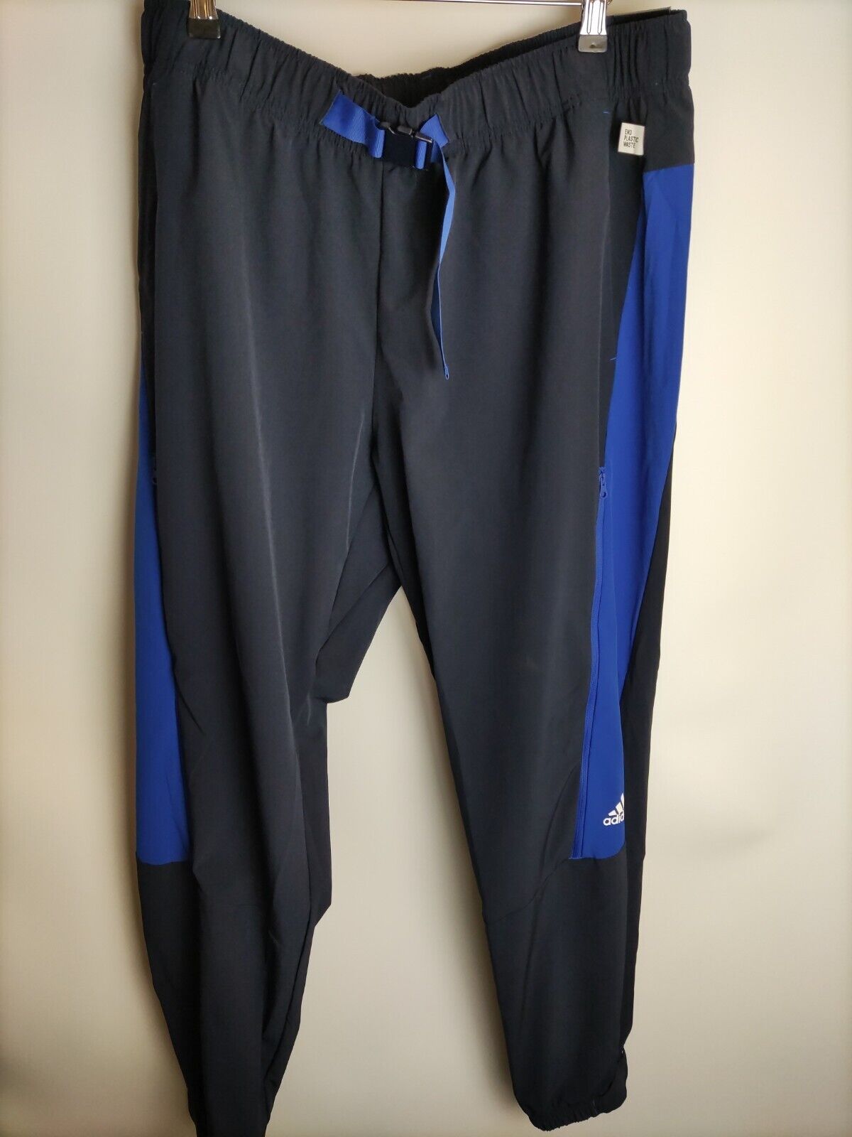 Adidas Travel Vent Training Pants Mens size XL - Dark Blue. ****V74