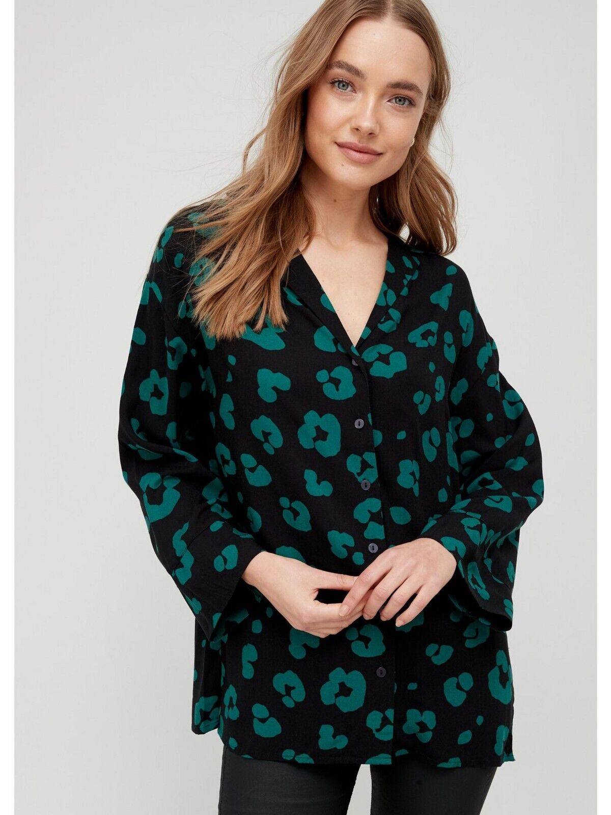 Relaxed Printed Shirt - Green Animal Print. UK 20 **** Ref V280