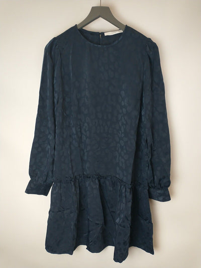 Michelle Keegan Jacuard Tiered Dress - Navy. UK 14 **** Ref V35