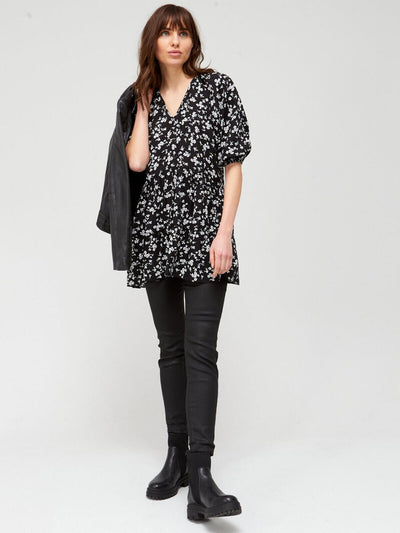 Tiered Printed Longline Shirt - Floral Print Black. UK 14. ****V373