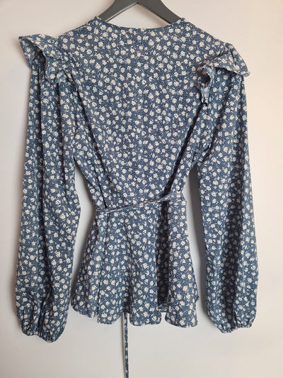 In The Style Jac Jossa Blue Floral Print Wrap Blouse Size 6 **** V332