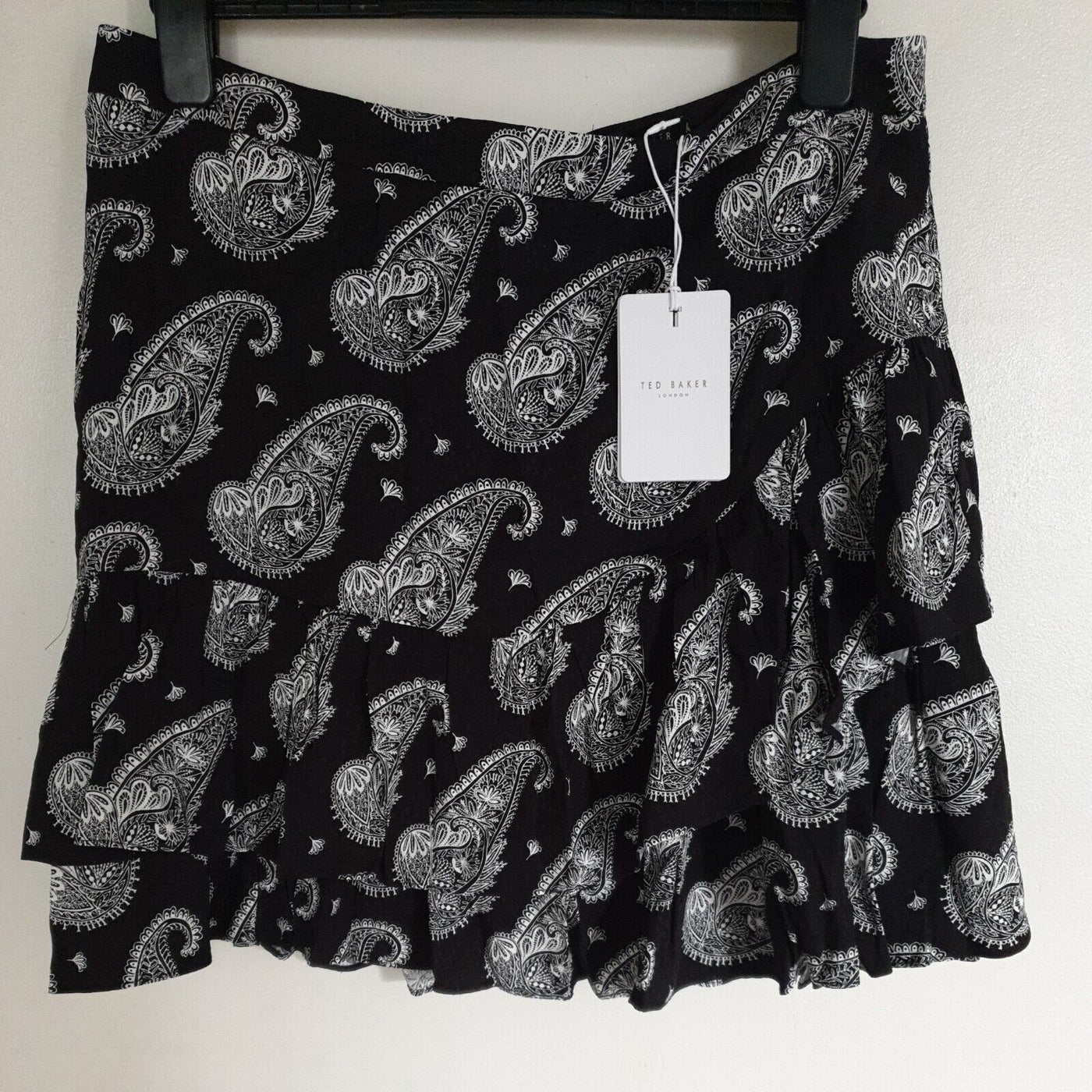 Ted Baker WMS-LANEE Printed Tiered Frill Mini Skirt Black Size 8 ****Ref V141