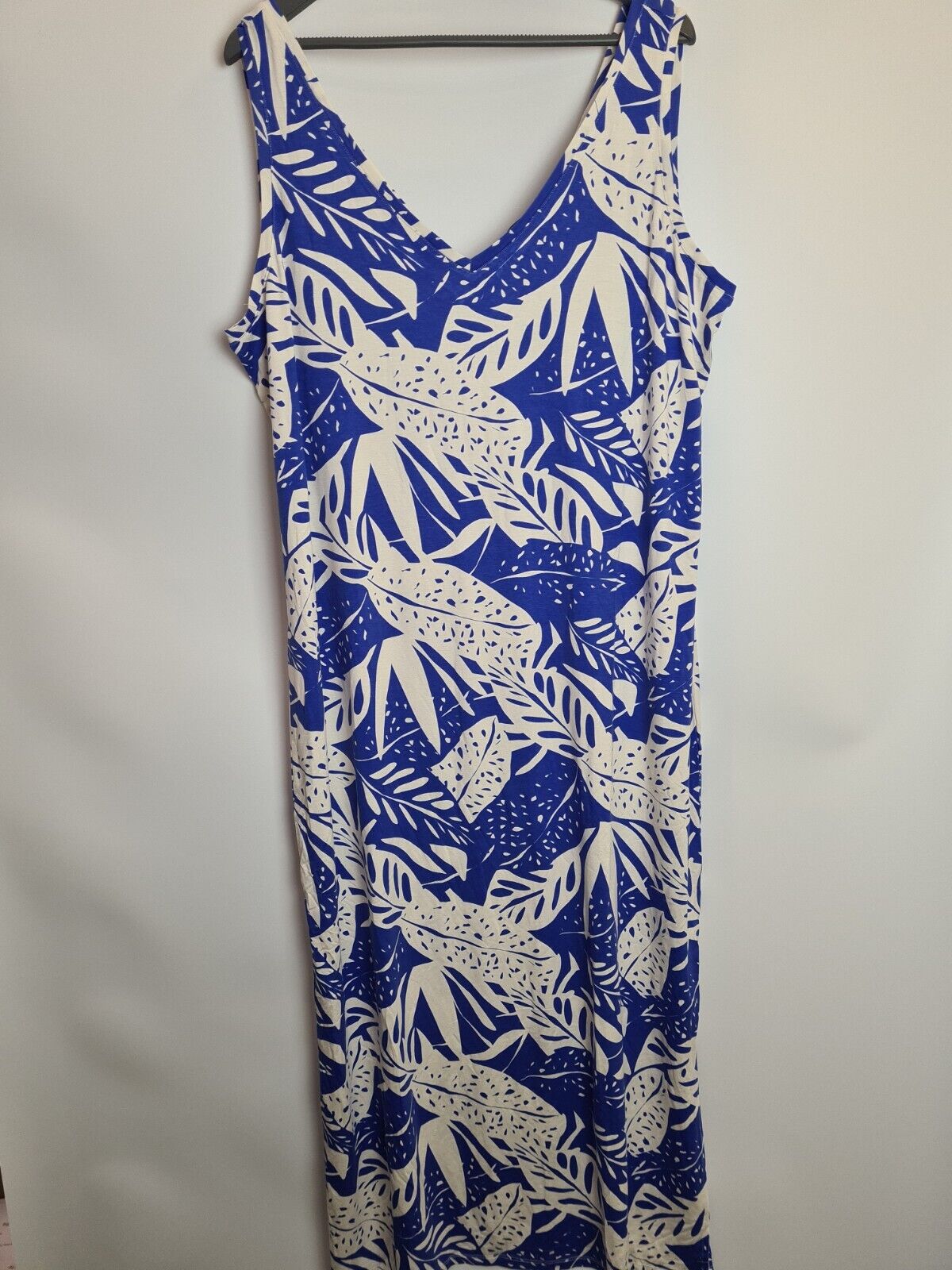 Blue And White Leaf Design Sleeveless V Neck Dress Size 16 **** V245