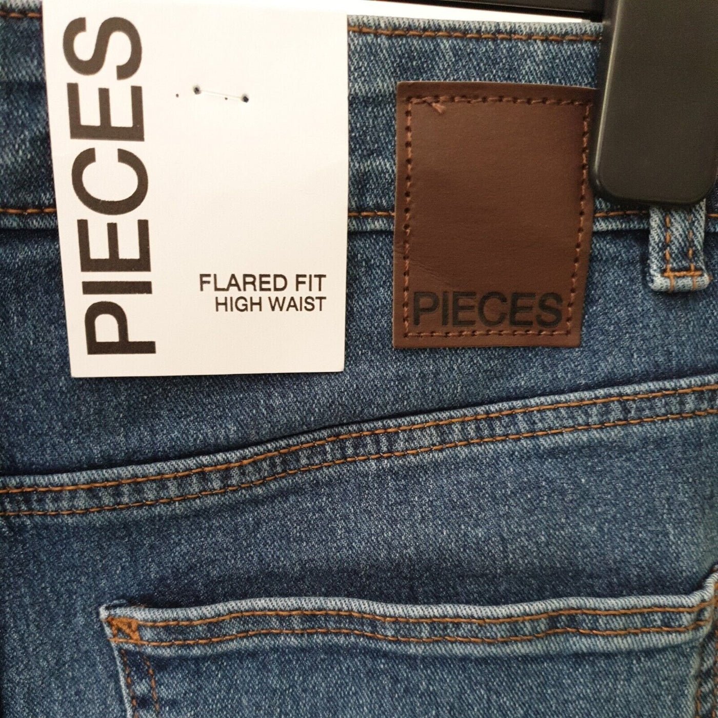 Pieces Flared Fit High Waist Jeans. Size Large ****Ref V341