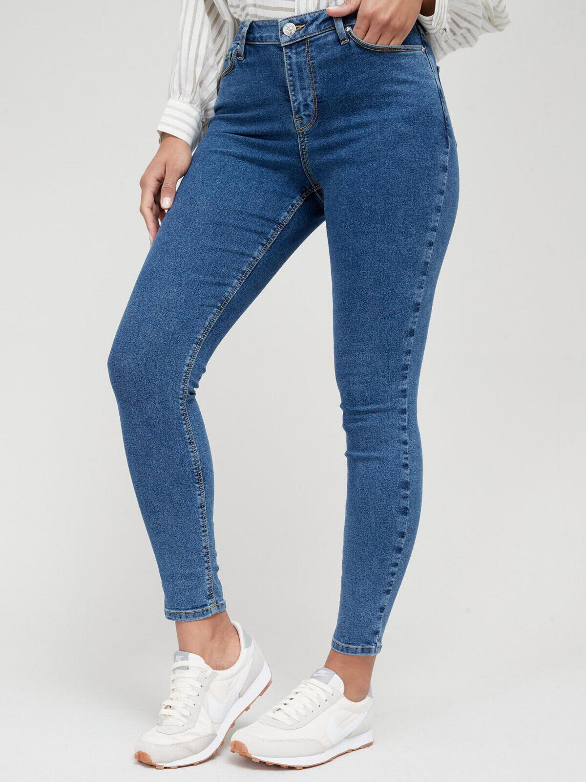 Womens Mid Rise Essential Skinny Jean - Mid Wash. UK10. V13