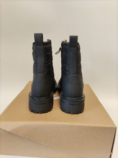 Womens Padded Snow Boots. Black. UK 4. (RYLNW) ****VS3