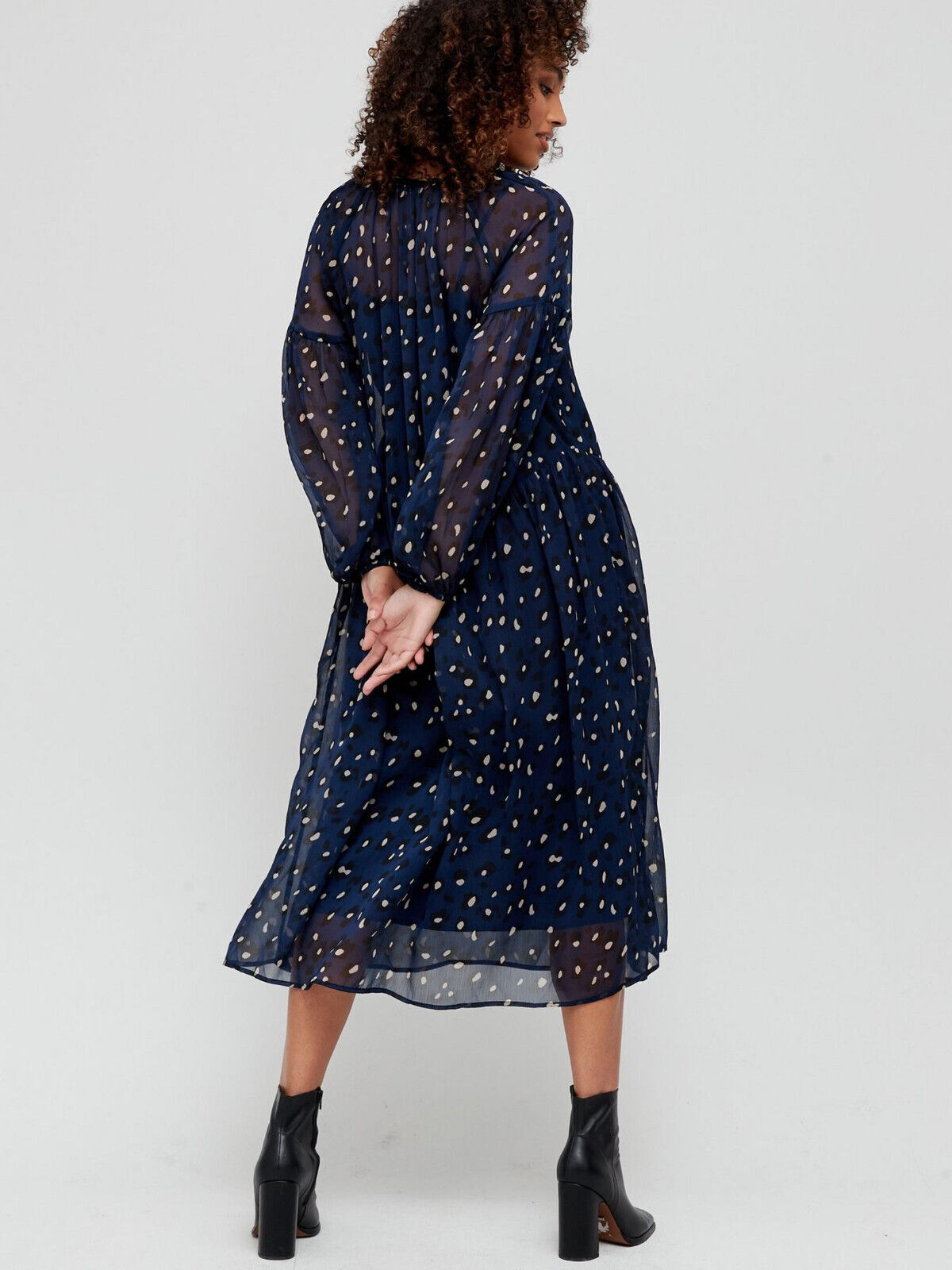 Georgette Yuryu Printed Midi Dress - Navy. UK 12. V203