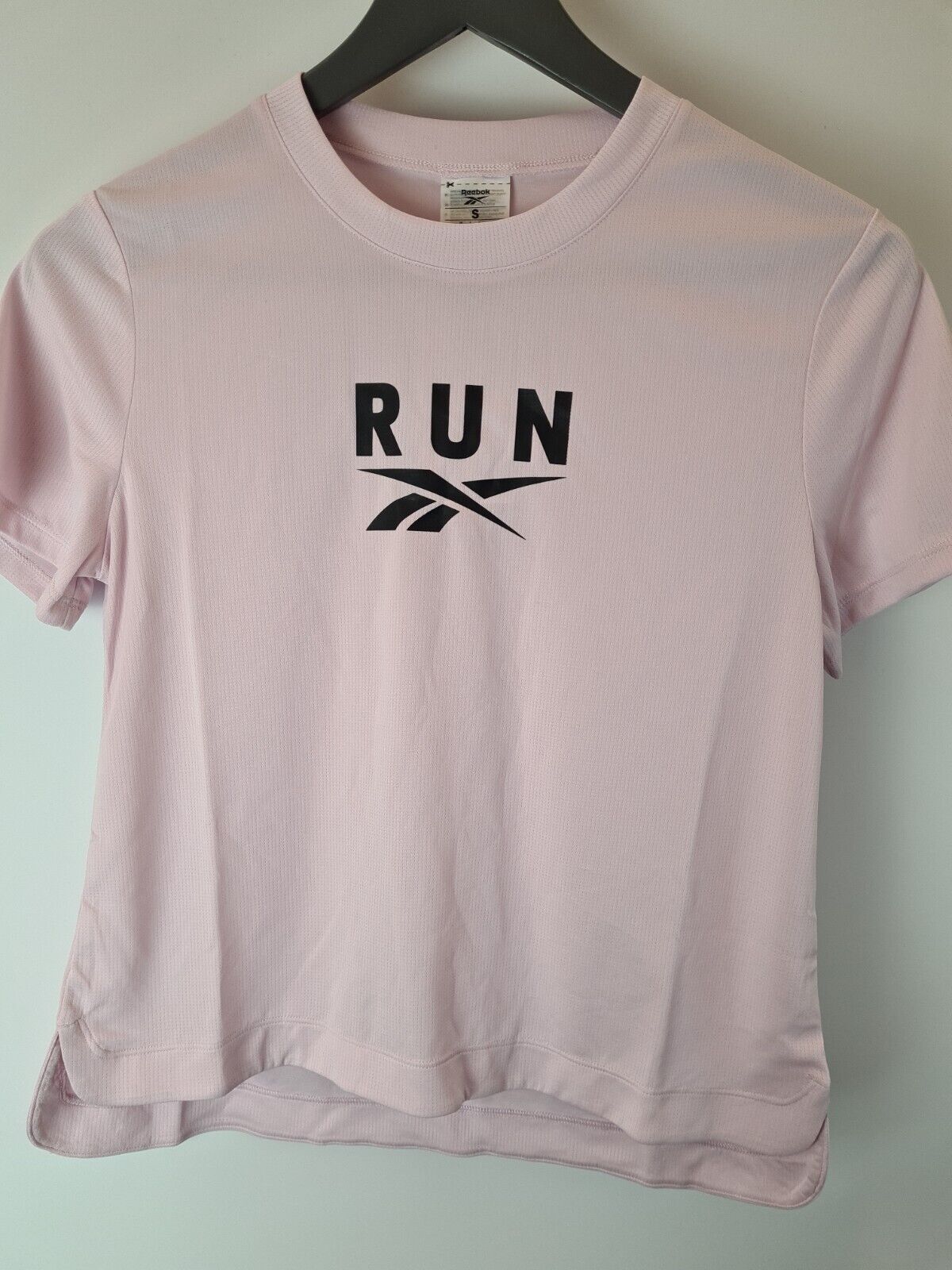 Reebok WOR Run SW Graphic Pink Tee Size UK Small **** V29