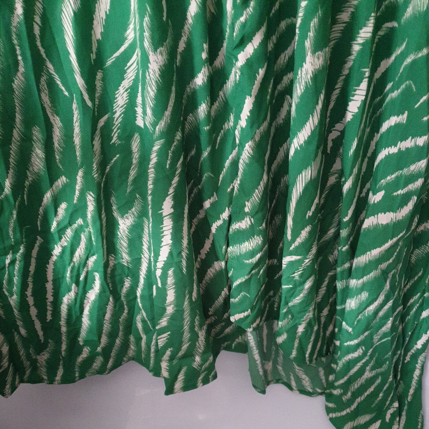 AX Paris Curve Apple Green Printed Wrap Midi Dress Size 26****Ref V288