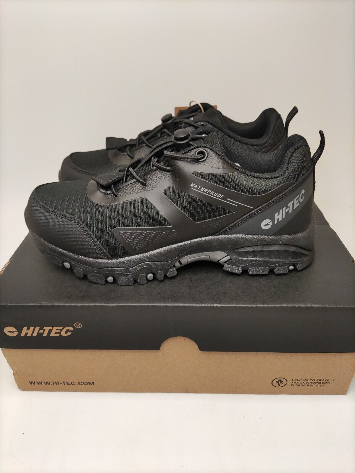 Hi Tec Bounty WP Jr Trainers. Black. UK 2. ****VS2