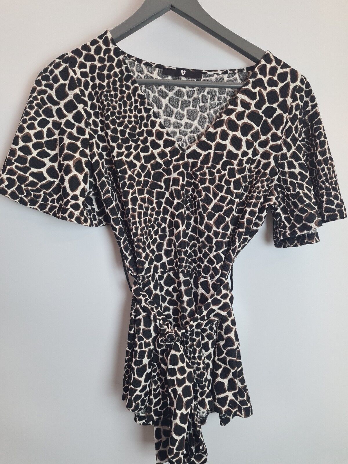 Womens Animal Print Tie Waist Top. Size 20 ** V418