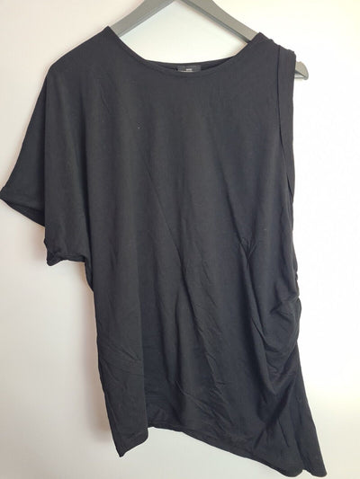 River Island Plus Black Asymmetric T-Shirt Size 18 **** V228