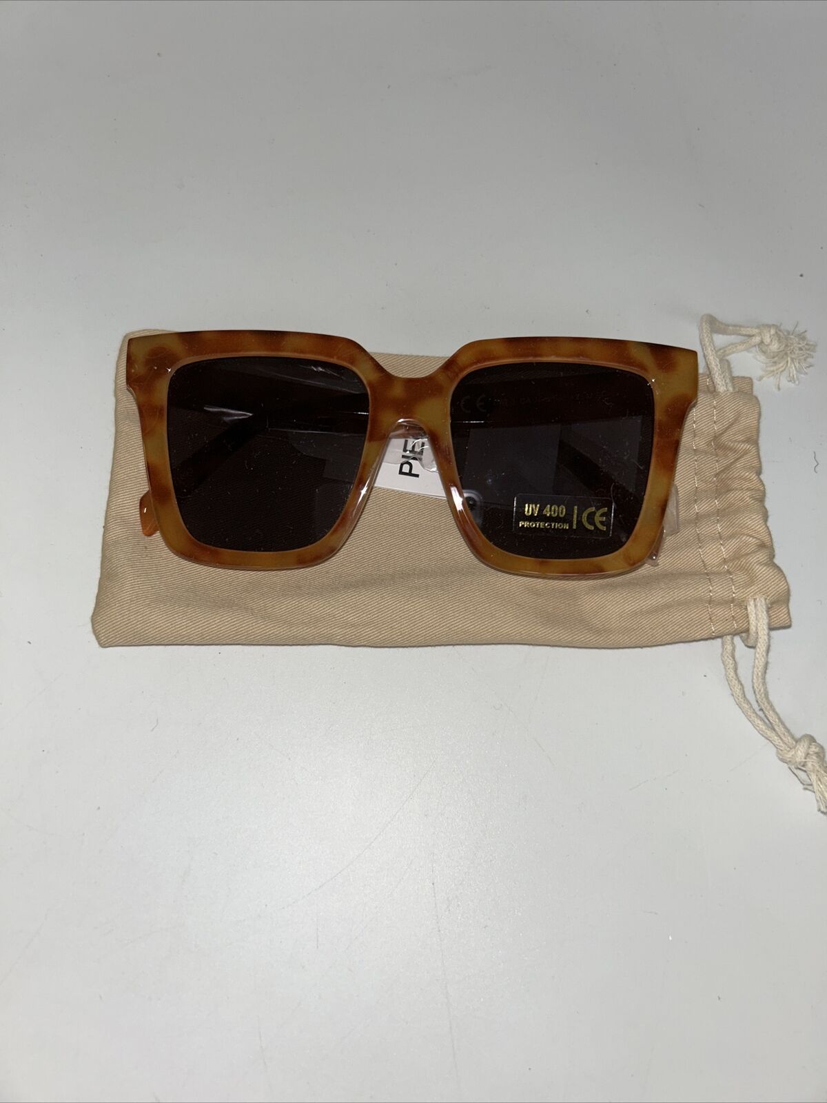 Pieces Oversized Square Sunglasses - Amber Brown. UK One Size **** Ref V200
