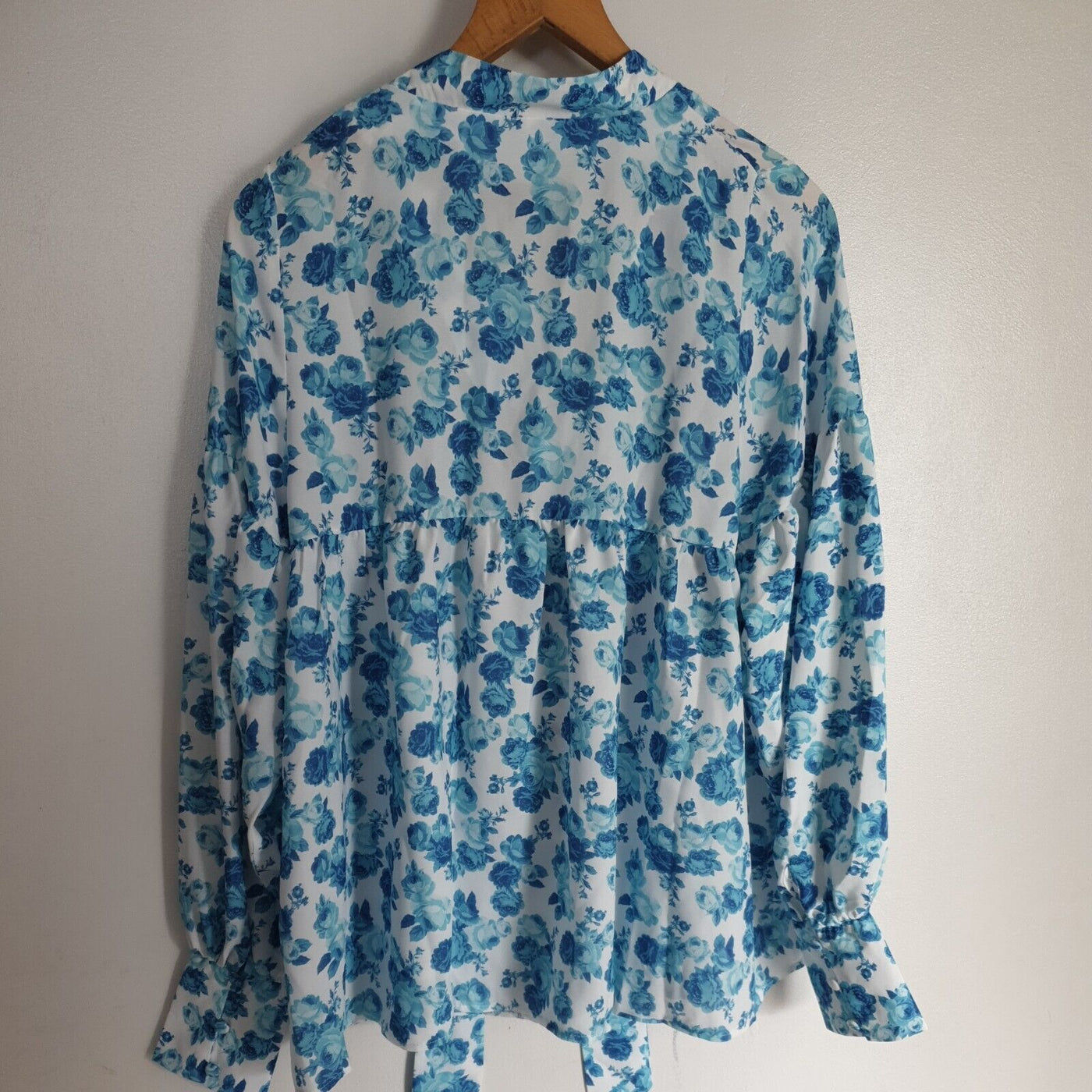 In The Style Lorna Luxe Blue Flo Blue Top Uk12****Ref V362