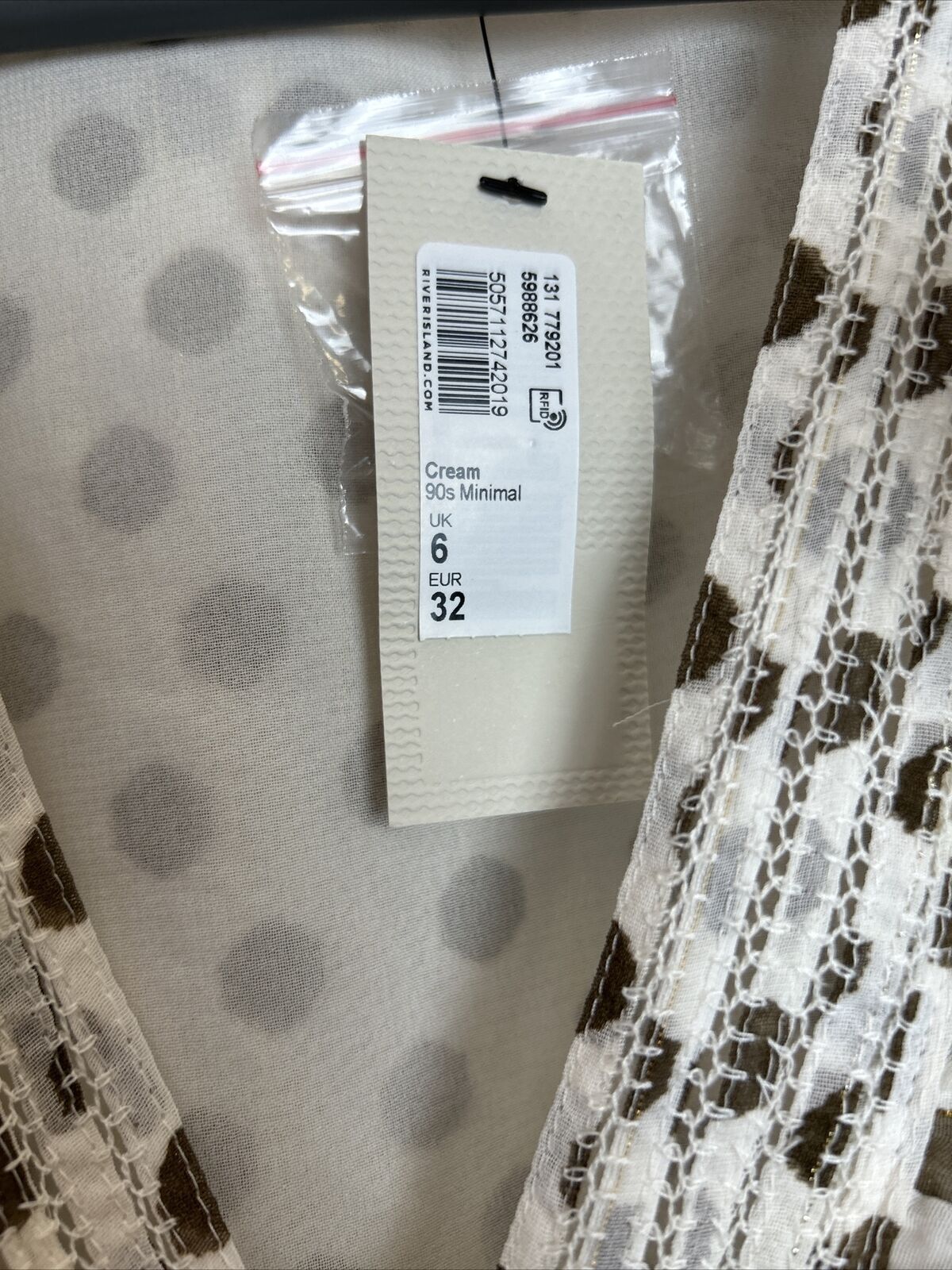 River Island Womens Cream Polka Dot Blouse. UK 6 **** Ref V54