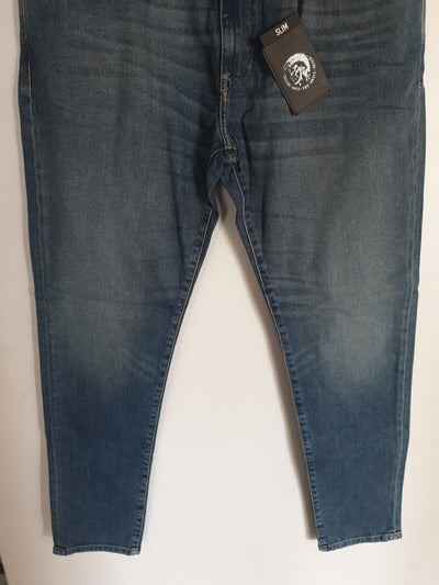 Diesel D- Strukt Slim Mid Blue W38-L32****Ref V539