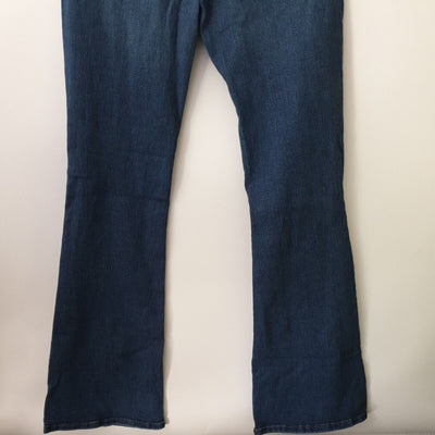 Pieces Flared Fit High Waist Jeans. Size Medium ***Ref V375