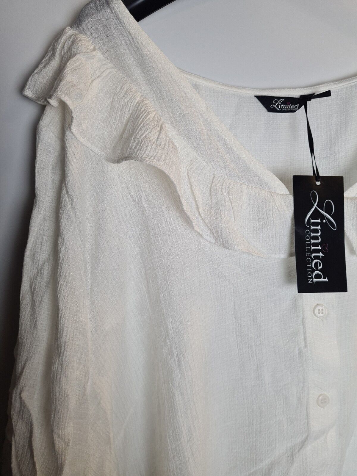 Yours Limited Collection Curve White Button Frill Blouse Size 20 **** V166