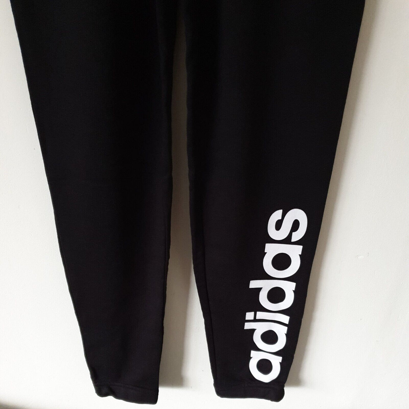 Adidas Black Regular Fit Tapered Leg Joggers Size XS****Ref V105