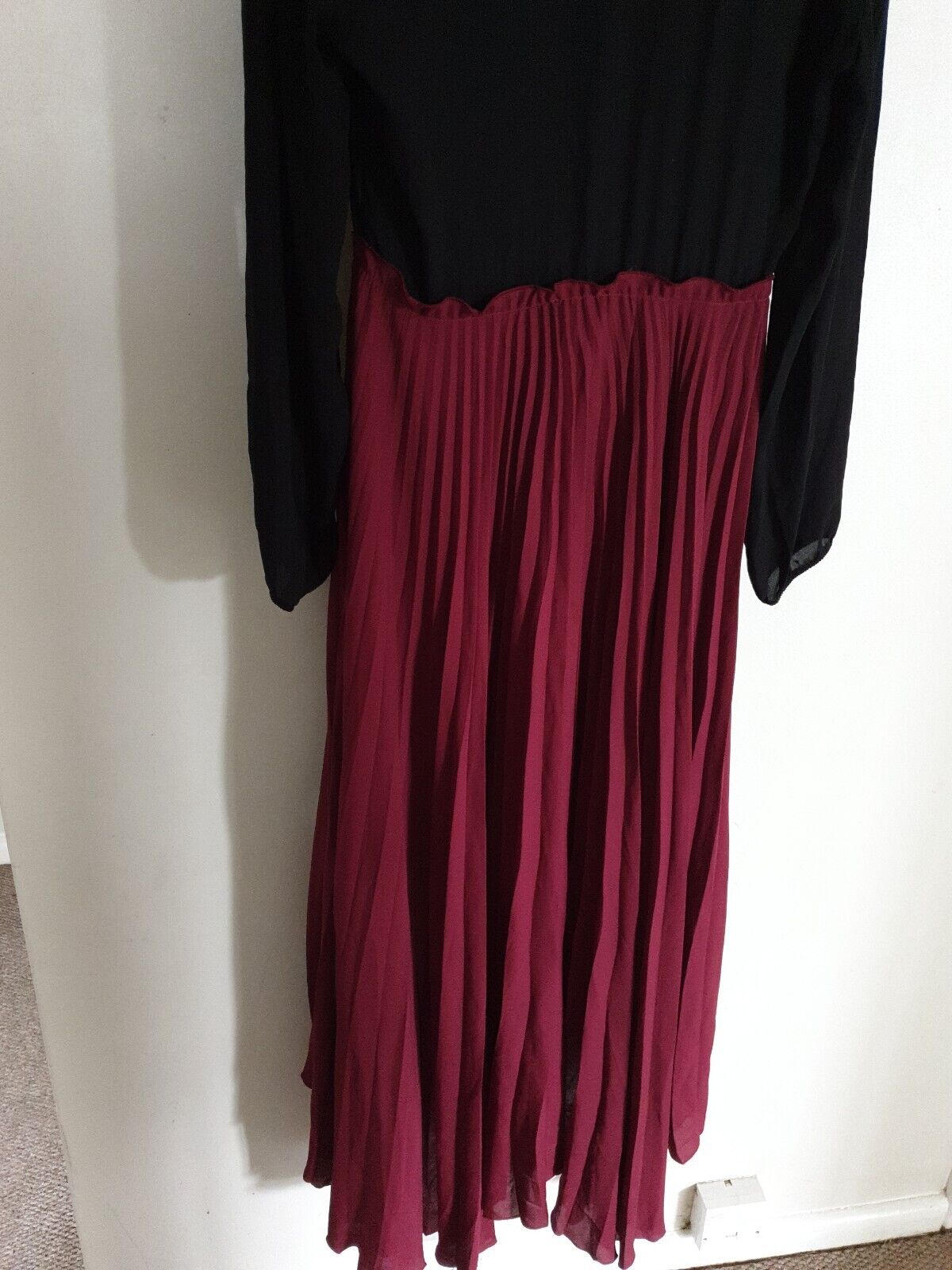 MNG Burgundy Pleated Skirt Dress Size S Ref Y1
