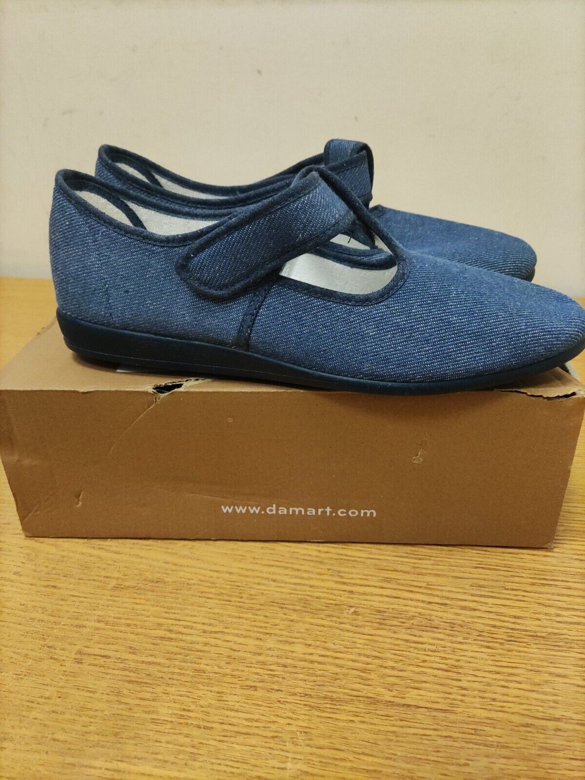 Canvas Strap Shoe. Denim Blue. UK Size 7. Ref Shoes