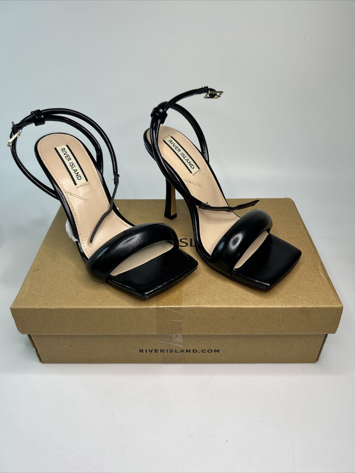 River Island Padded Heels - Black Size 3 **** Ref VS3