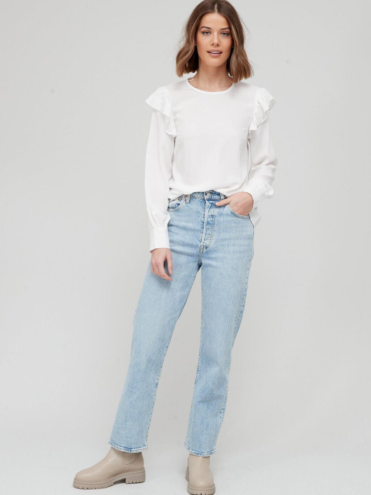 Ruffle Shoulder Blouse – White. UK 18. **** V529