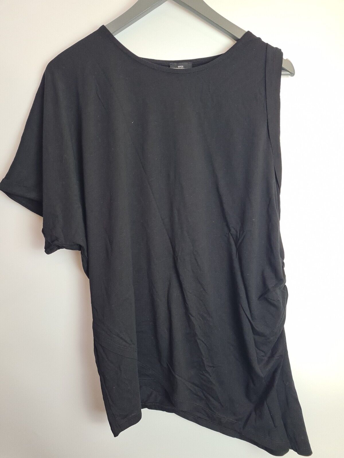 River Island Plus Black Asymmetric T-Shirt Size 18 **** V384