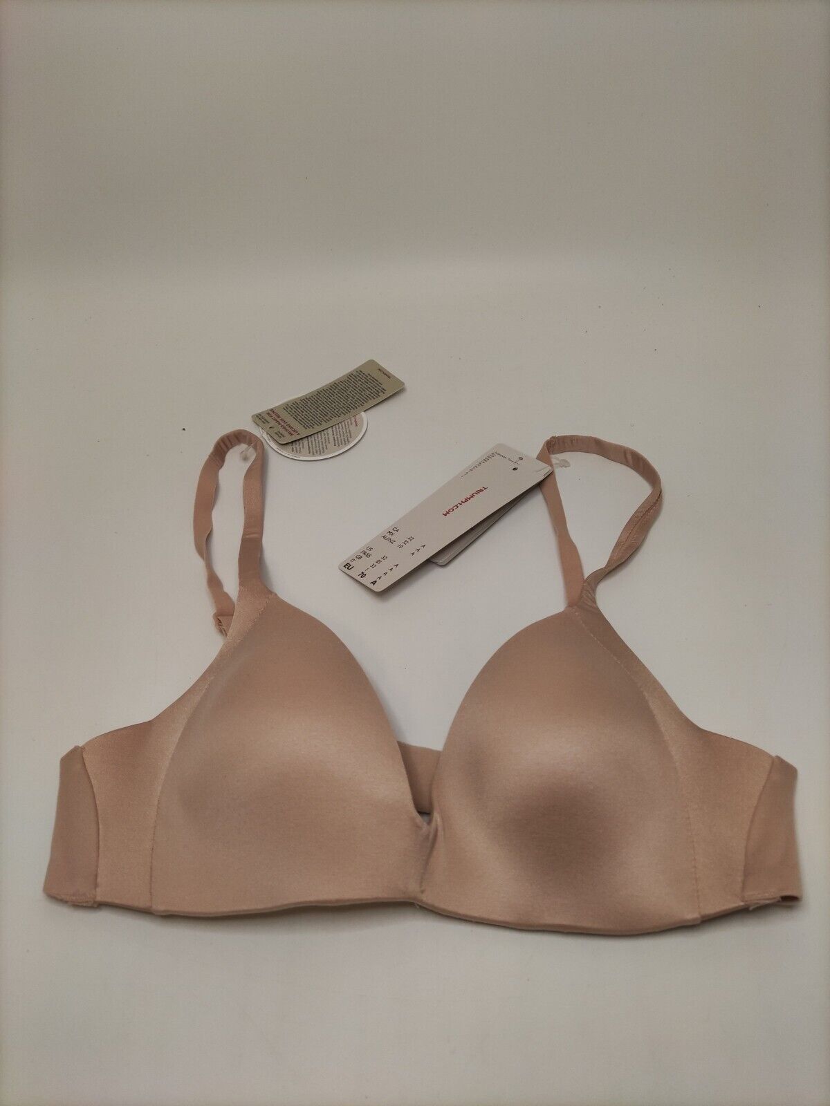 Triumph Body Make Up Soft Touch. Beige. 32A. ****V353