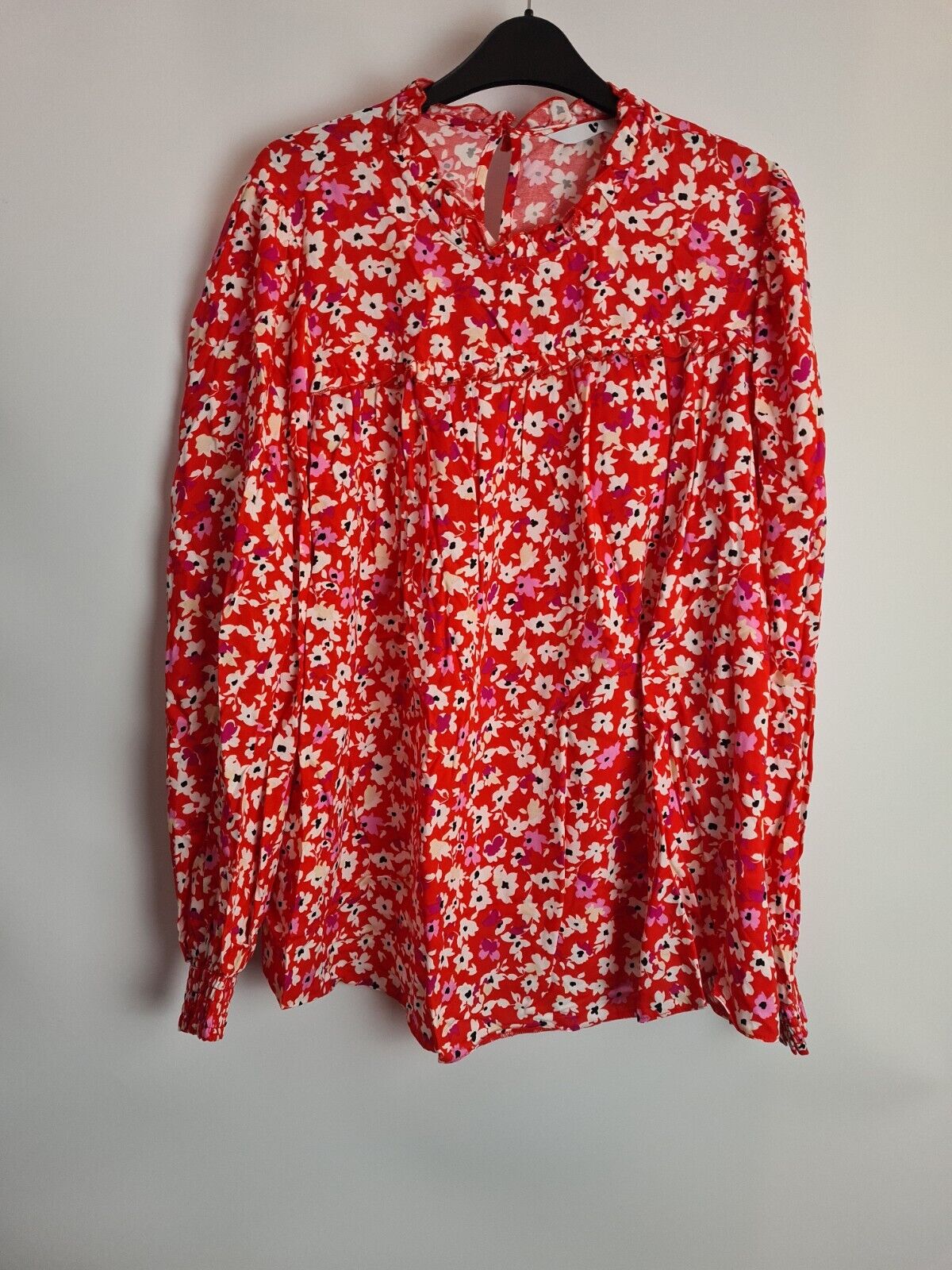 Womens High Neck Red Floral Top Size 16 **** V508