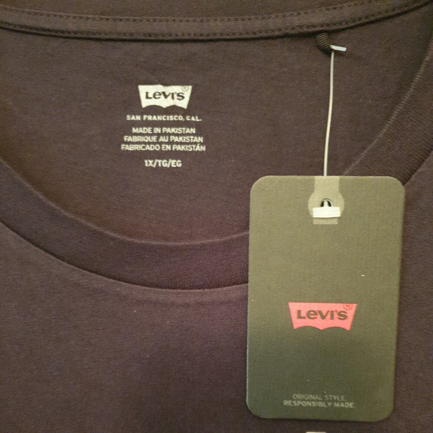 Levi's Black Tshirt Size XL****Ref V104