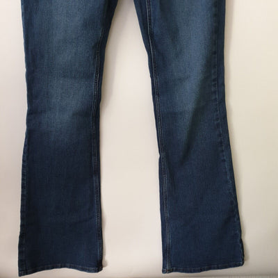 Pieces Flared Fit High Waist Jeans. Size Large ****Ref V476