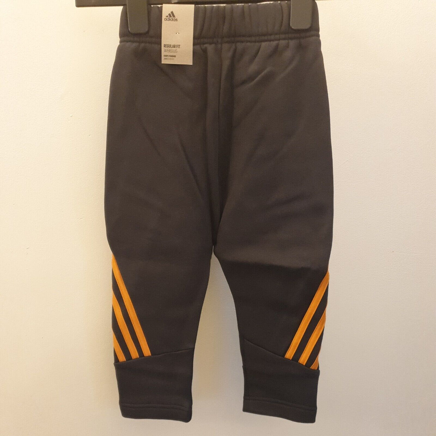 Adidas Boys Carbon Grey/orange Joggers Uk 3-4 Years.