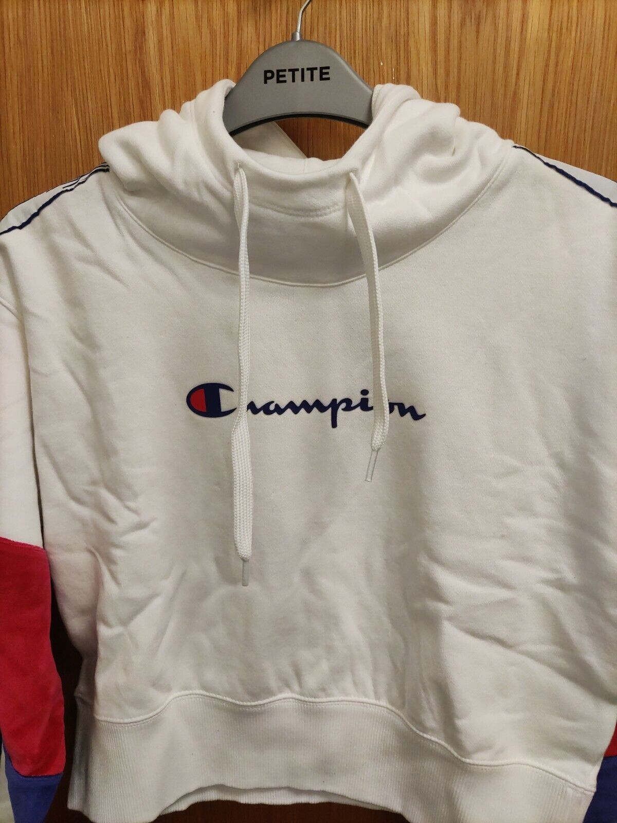 Champion Custom Fit Cropped.  Ladies Size XS Hooded Sweatshirt. Ref Y11