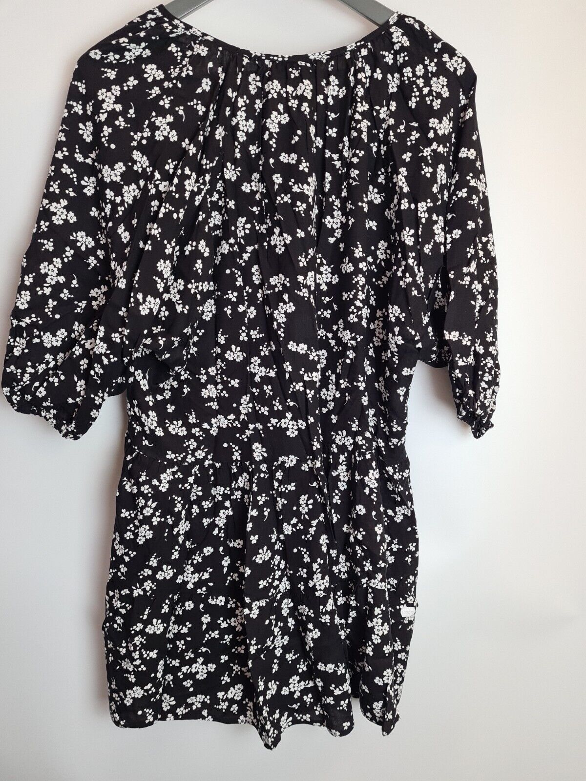 Black Floral Print Tiered Longline Shirt - Mono Print Size 12 **** V261