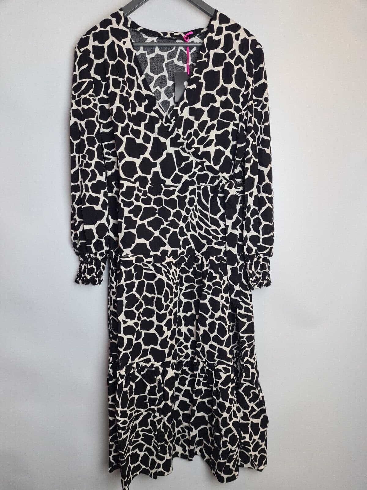 Black And White Wrap Tiered Midi Dressed Size 14 **** V85 - Big_Stock_Clearance